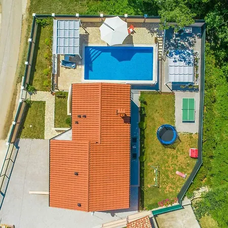 Villa Dina