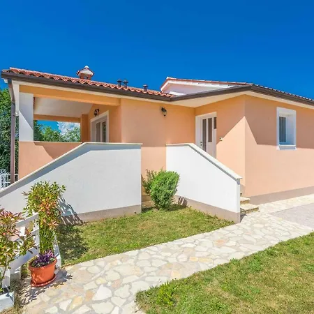Dina Villa