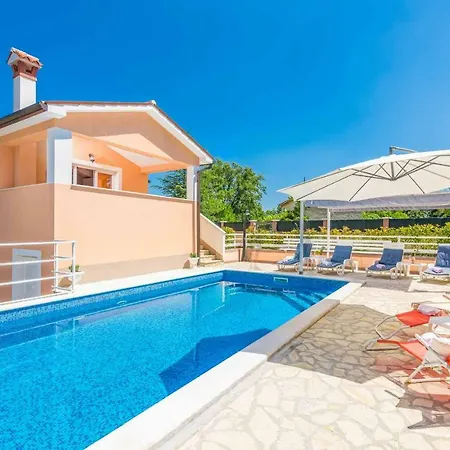 Dina Villa *