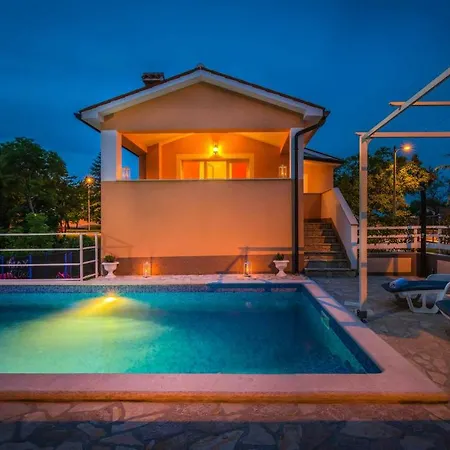 Dina Villa *