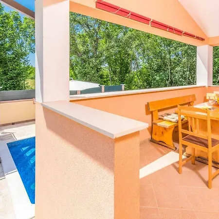 Dina Villa Šumber